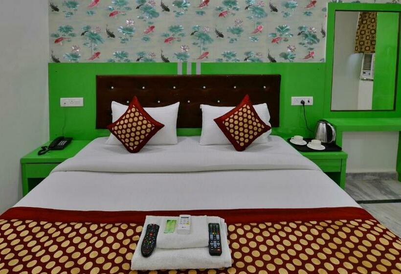 اتاق لوکس, Noida International Couple Friendly Hotel In Noida Sector 11