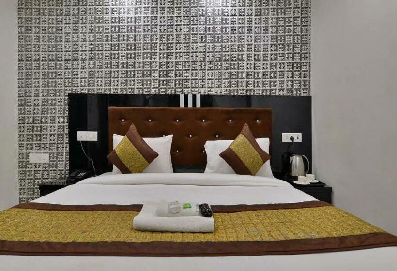 اتاق لوکس, Noida International Couple Friendly Hotel In Noida Sector 11