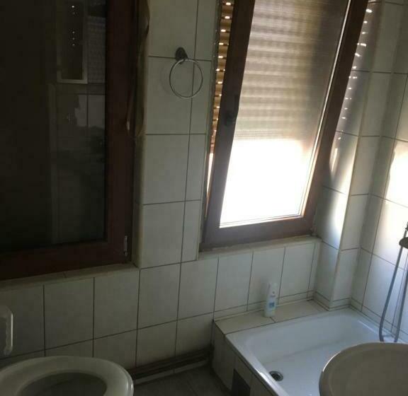 اتاق اکونومی, Bujtina Oltas