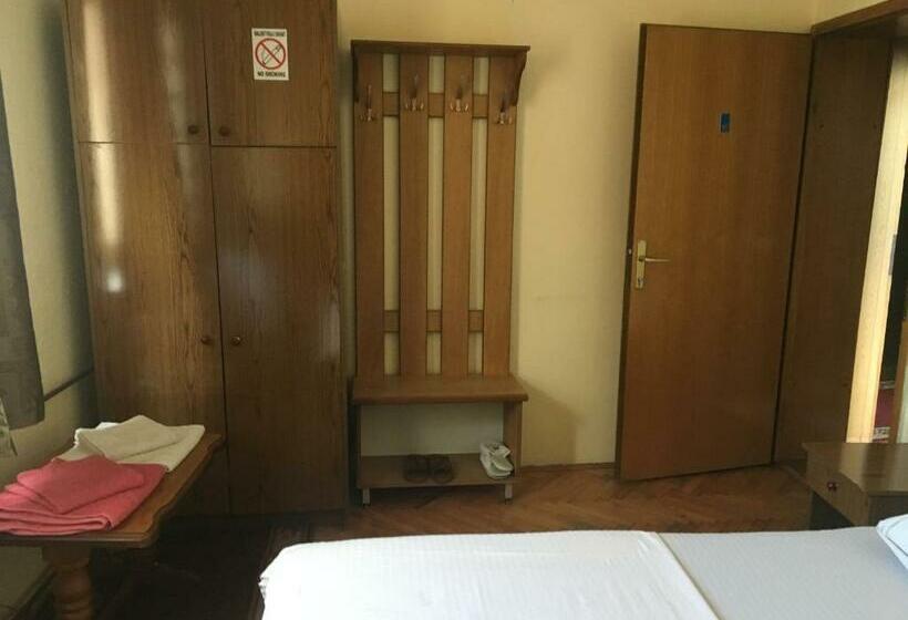 اتاق اکونومی, Bujtina Oltas