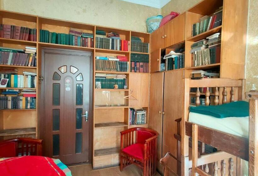 اتاق استاندارد سه نفره, Guest House Irina Tbilisi