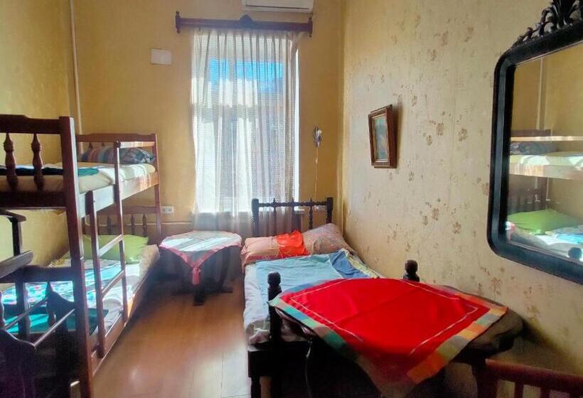 اتاق استاندارد سه نفره, Guest House Irina Tbilisi