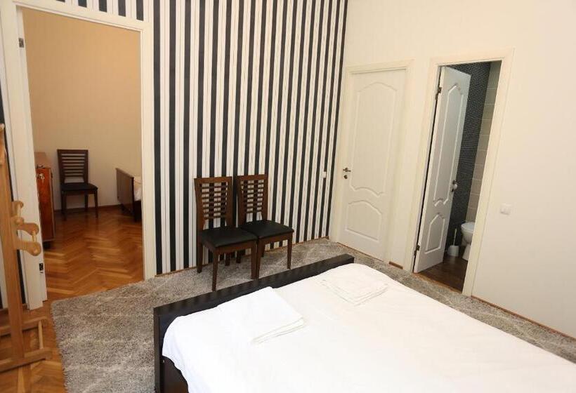 اتاق سوپریور خانوادگی, Guest House Pirosmani 60