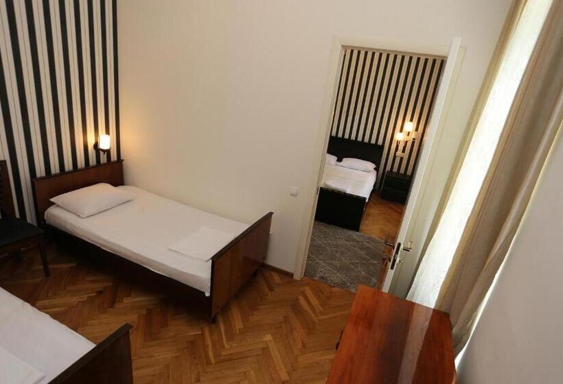 اتاق سوپریور خانوادگی, Guest House Pirosmani 60