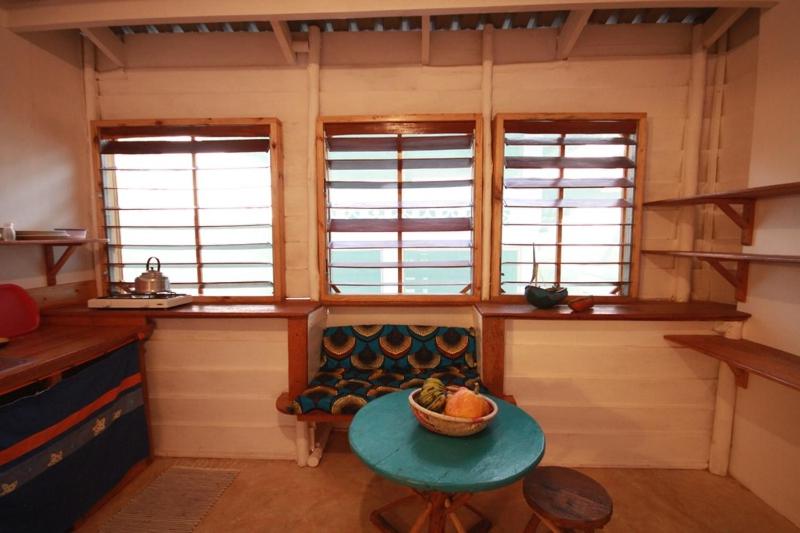 스탠다드 스튜디오, Sunset View Tofo