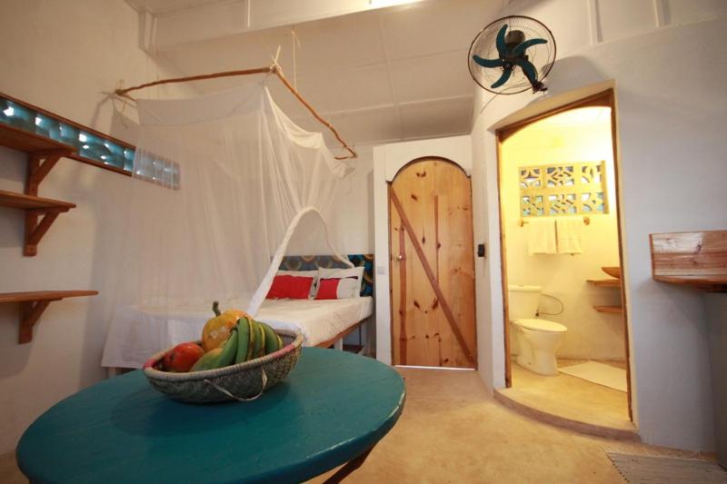 스탠다드 스튜디오, Sunset View Tofo