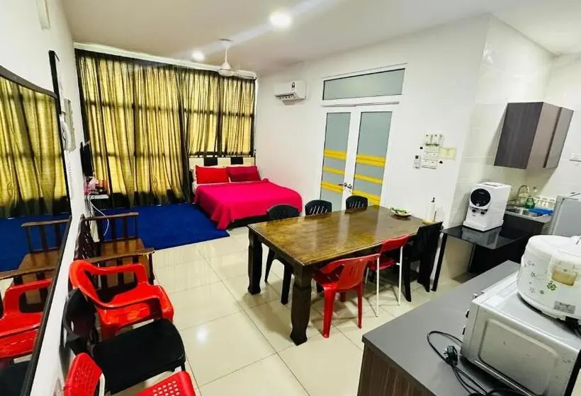 プールビュースタンダードステューディオ, Vista Alam Roomstay Homestay