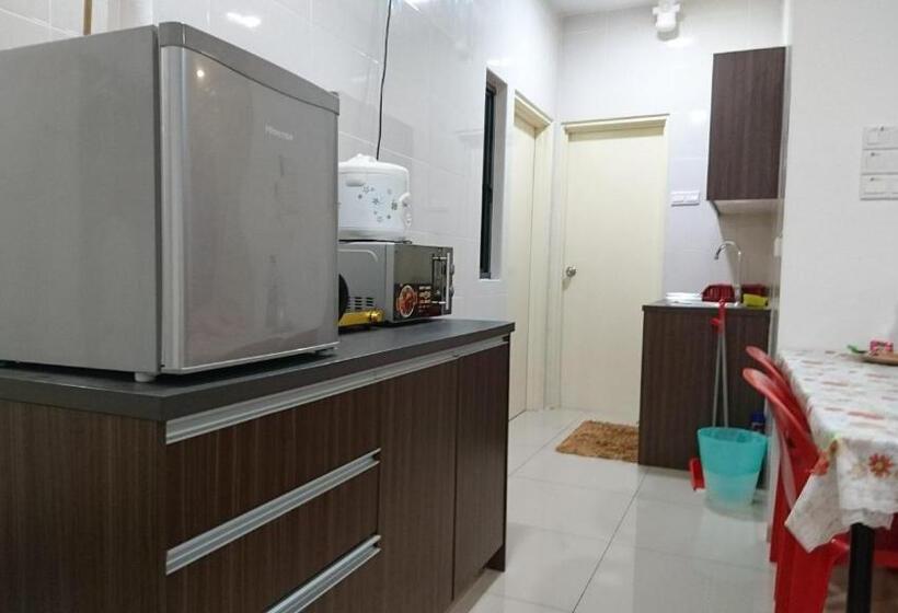 キングサイドベッドのスタンダードワンルーム, Vista Alam Roomstay Homestay