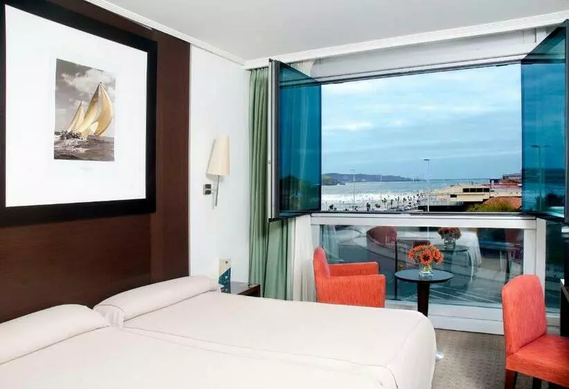 اتاق استاندارد با چشمانداز دریا, Abba Playa Gijon