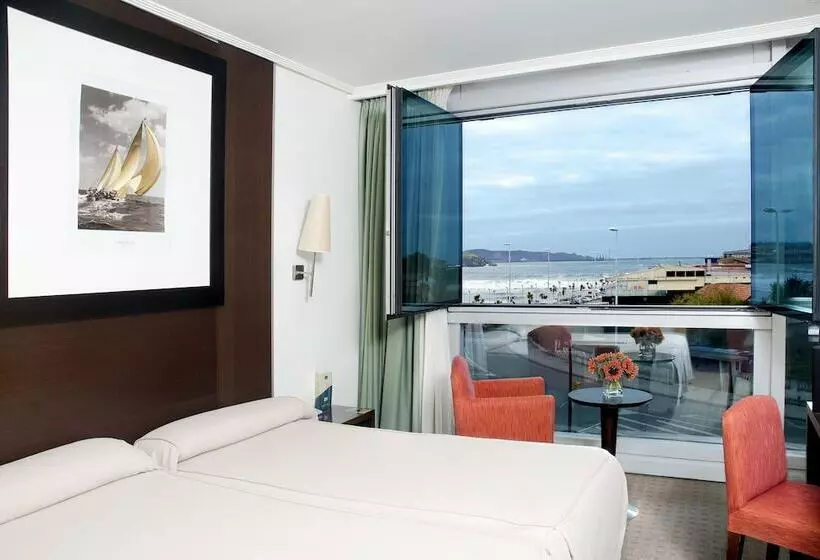 اتاق استاندارد با چشمانداز دریا, Abba Playa Gijon