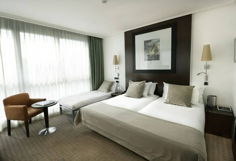 غرفة عائلية, Abba Playa Gijon