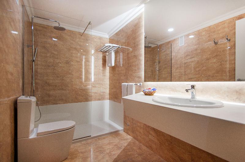 패밀리 룸, Globales Maioris