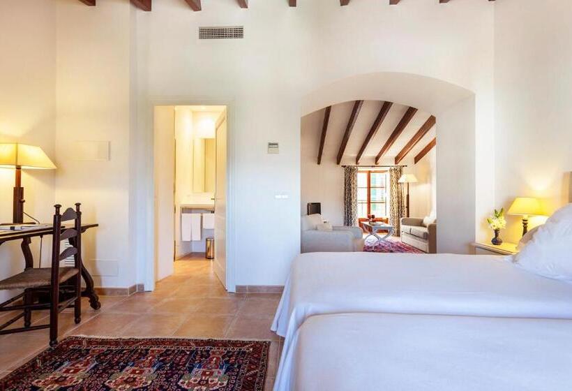 جناح جونيور, Llenaire