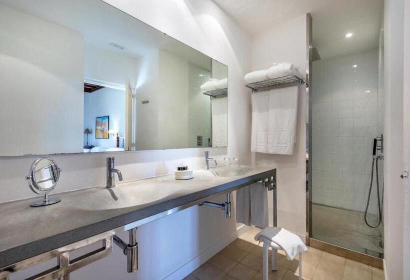 جناح جونيور مطلّ علي البحر, Llenaire