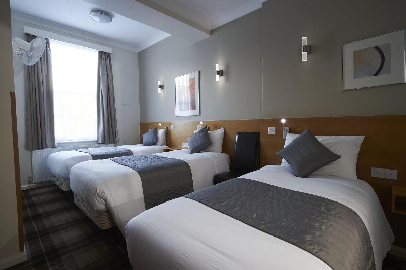 스탠다드 트리플 룸, Luna And Simone