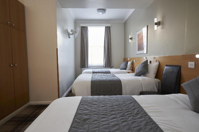 스탠다드 트리플 룸, Luna And Simone