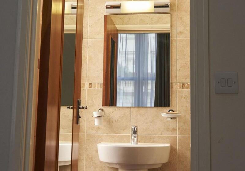 스탠다드 싱글 룸, Luna And Simone