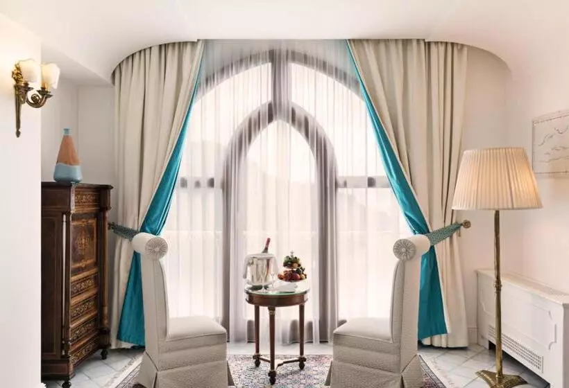 اتاق لوکس با چشم‌انداز دریا, Palazzo Avino