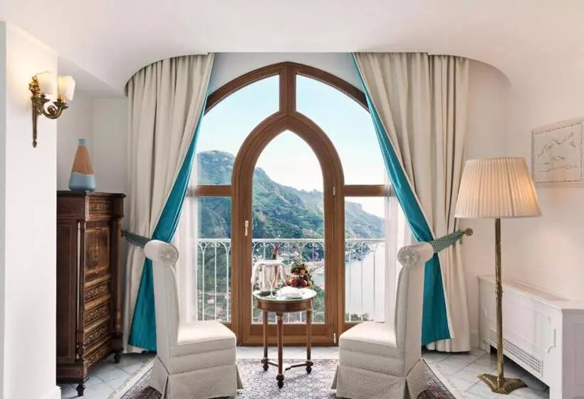 اتاق لوکس با چشم‌انداز دریا, Palazzo Avino