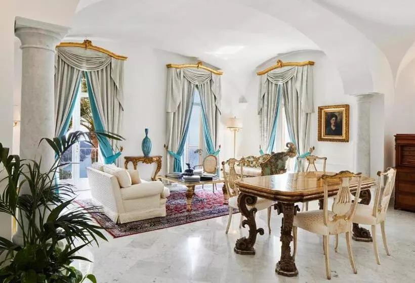 سوئیت با بالکن, Palazzo Avino
