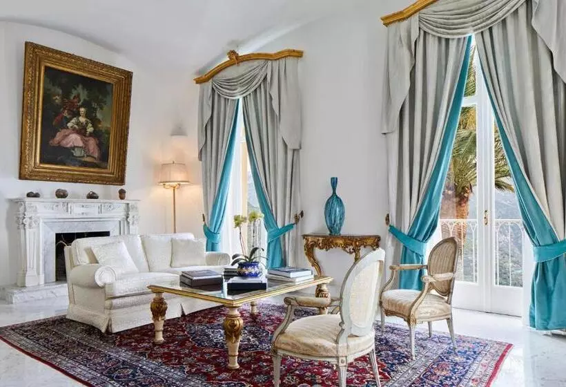 سوئیت با بالکن, Palazzo Avino
