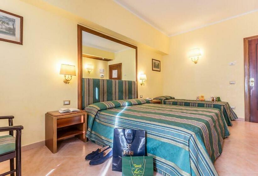 Номер Стандарт Трехместный, Raeli Hotel Noto