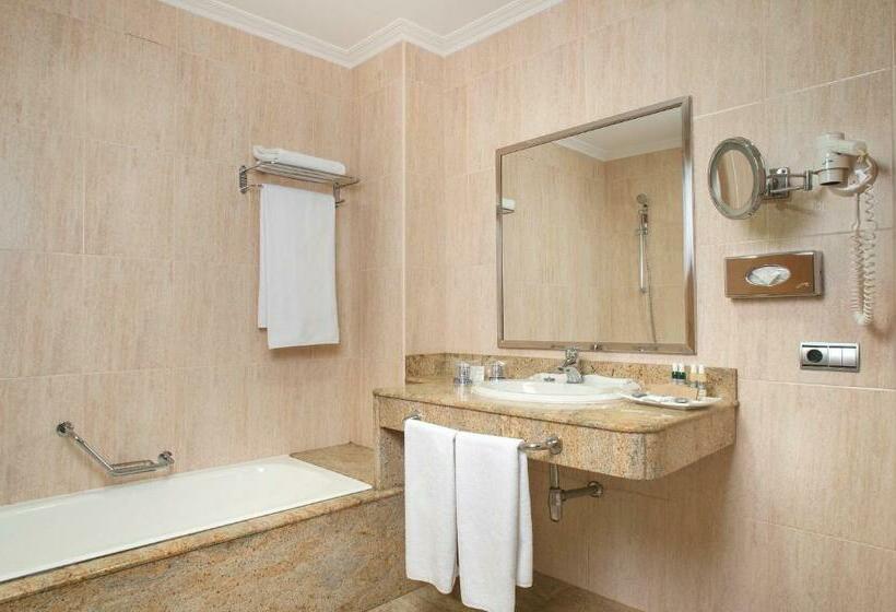 اتاق ساده سه‌ نفره, Talaso Atlantico