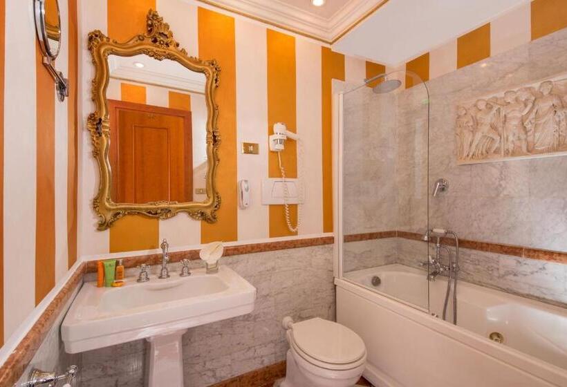 חדר אקזקיוטיב משפחתי, The Inn At The Spanish Steps