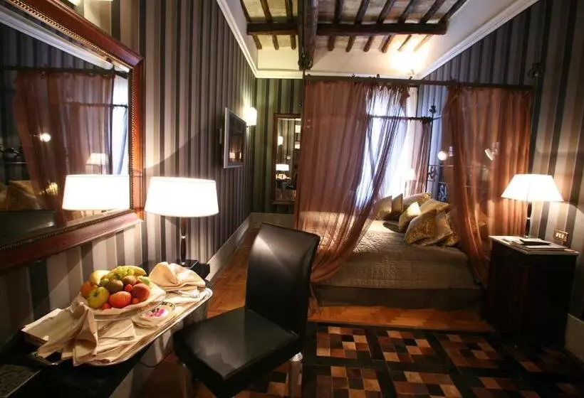 اتاق خانواده اجرایی, The Inn At The Spanish Steps