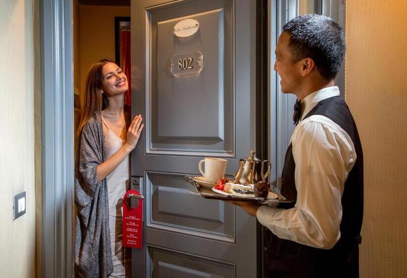 חדר משפחתי, The Inn At The Spanish Steps