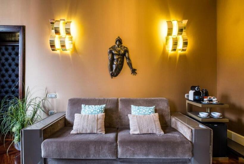 סוויטה נשיאותית, The Inn At The Spanish Steps