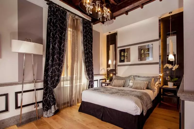 اتاق لوکس, The Inn At The Spanish Steps