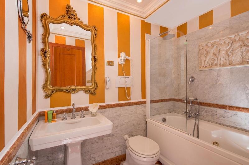 חדר אקזקיוטיב, The Inn At The Spanish Steps