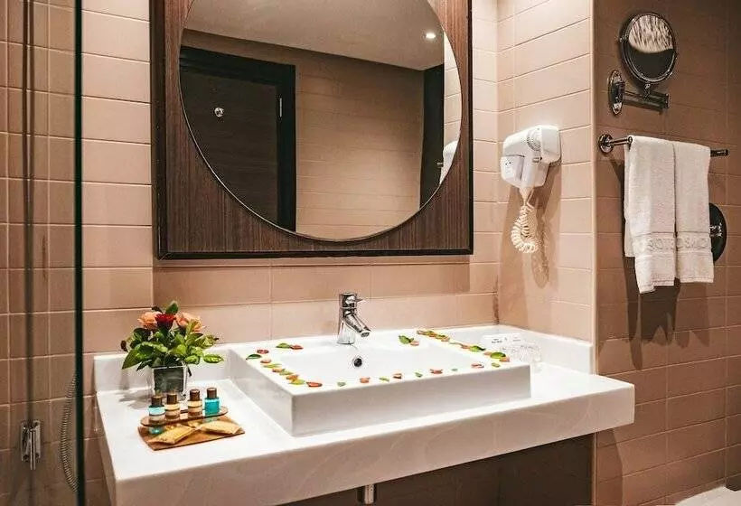 اتاق استاندارد چهار تخته با چشمانداز دریا, Rosa Beach Thalasso and Spa