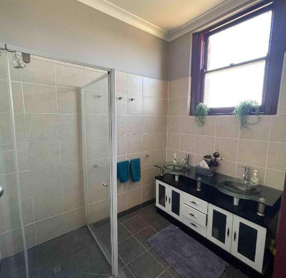 디럭스 룸, Kaneira