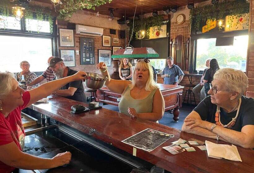 디럭스 룸, Kaneira