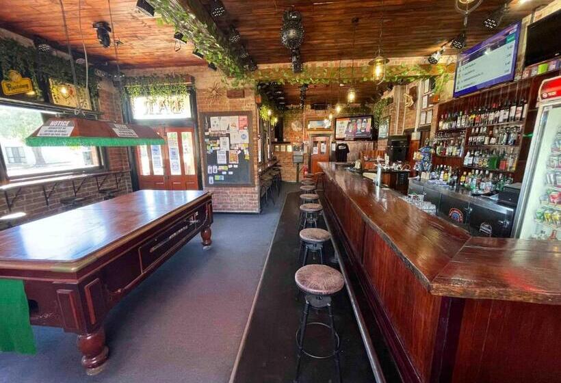 디럭스 룸, Kaneira