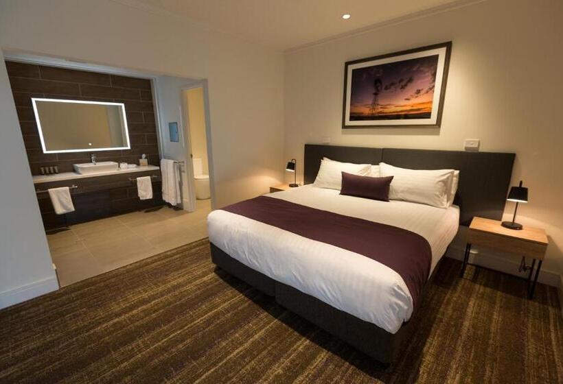 家庭套房, Porter S Plainland