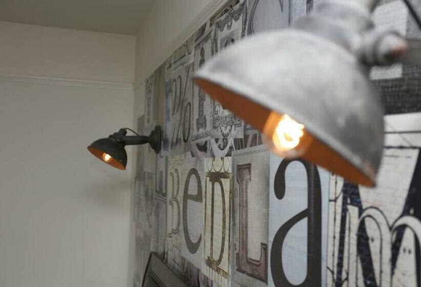 חדר סטנדרט עם מיטת קינג, Bedlam House