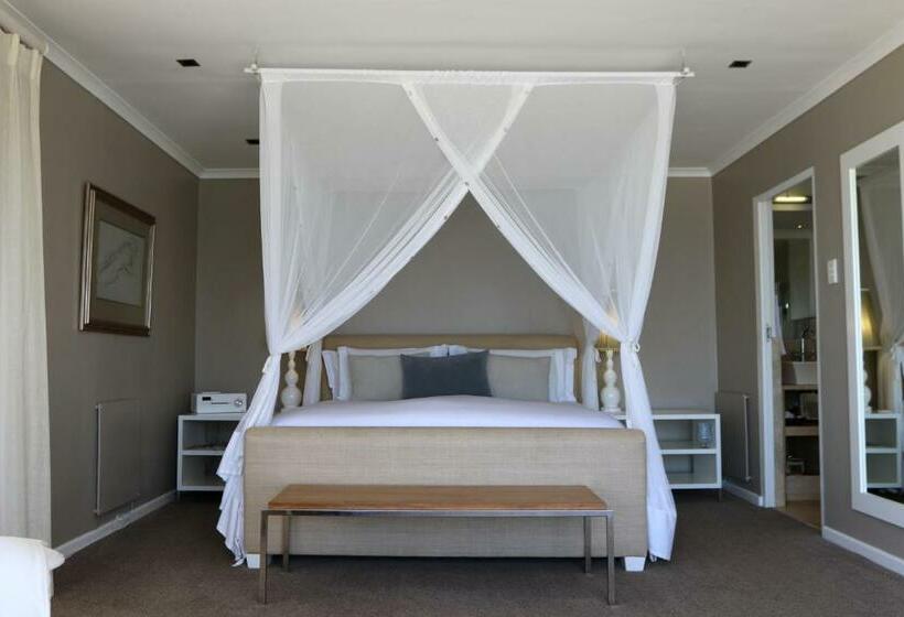 جناح دور أخير, Cliff Lodge