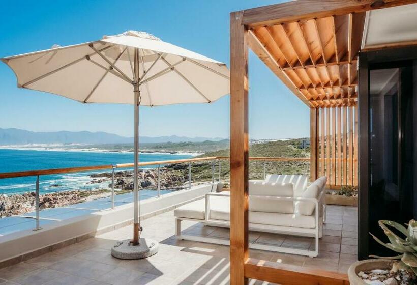 جناح دور أخير, Cliff Lodge