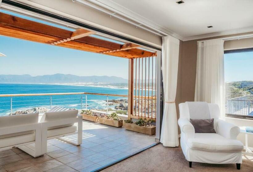 جناح دور أخير, Cliff Lodge