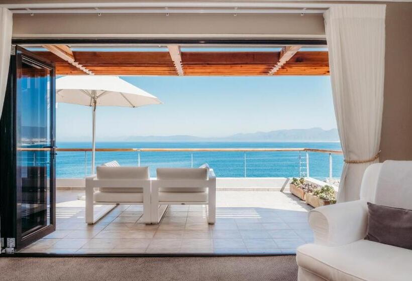 جناح دور أخير, Cliff Lodge