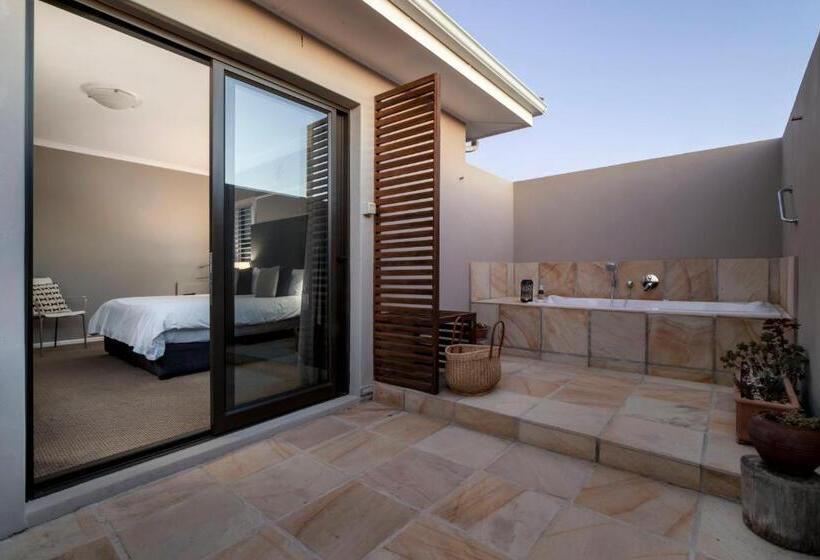 غرفة قياسية, Cliff Lodge