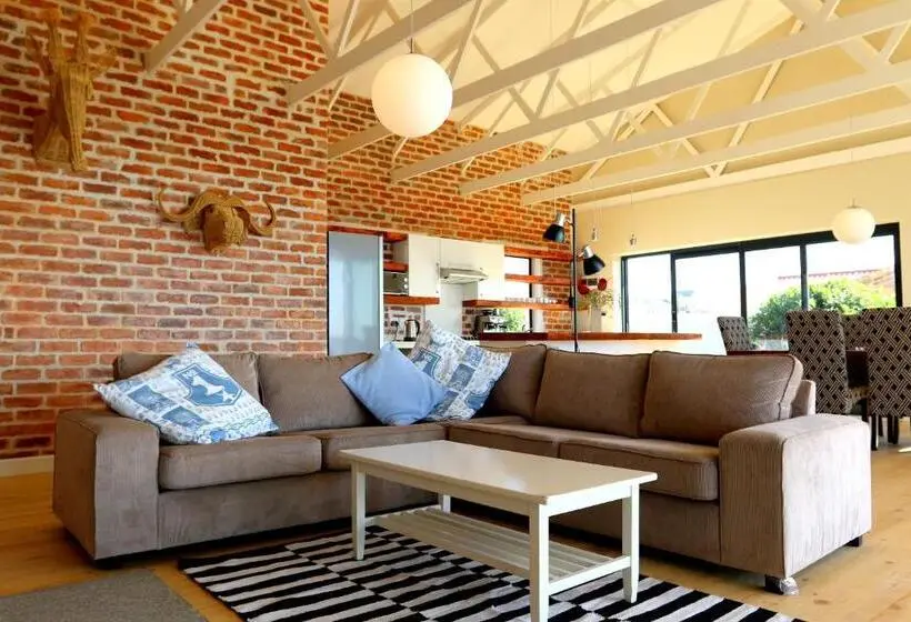 デラックスバンガロー, Cliff Lodge