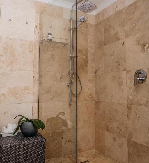 غرفة قياسية, Cliff Lodge