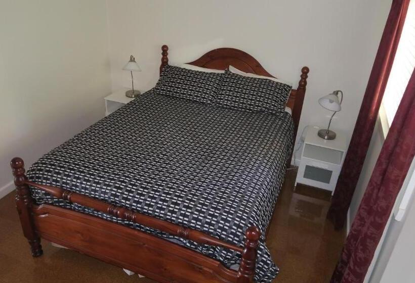 בית, 3 חדרי שינה, The Black Sparrow