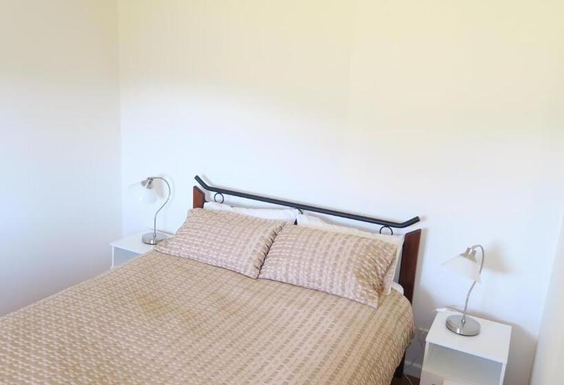 בית, 3 חדרי שינה, The Black Sparrow