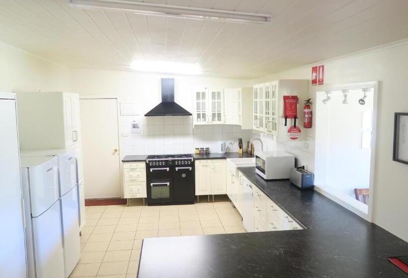 בית, 3 חדרי שינה, The Black Sparrow