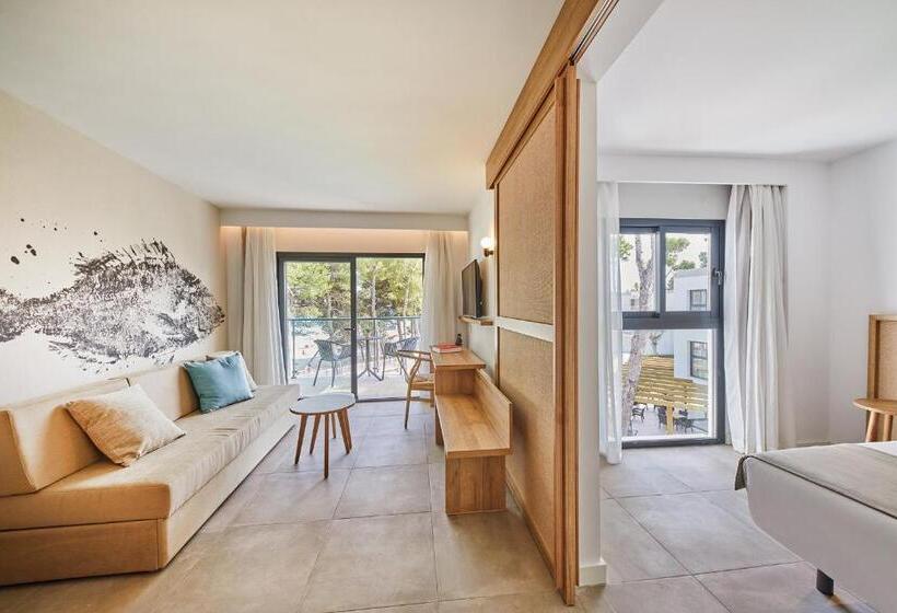 سوییت جونیور با چشم‌انداز دریا, Sofia Alcudia Beach